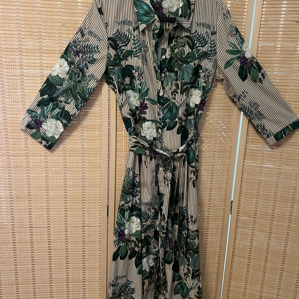 Shirtdress w/ crisp lines & floral purple, white & deep green & brown stripes. - Picture 4 of 5